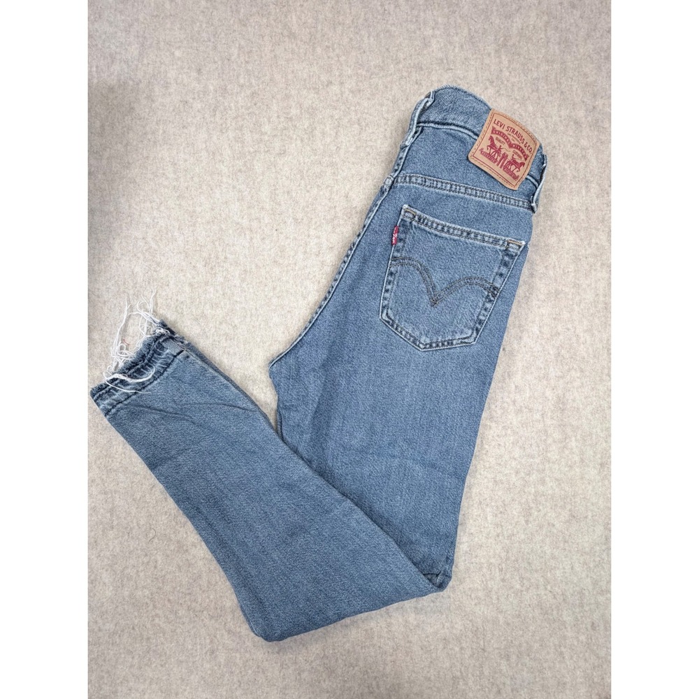 Levi's High Waisted Mom Jean Women 25 Blue Denim Tapered Raw Hem 26986-0010
